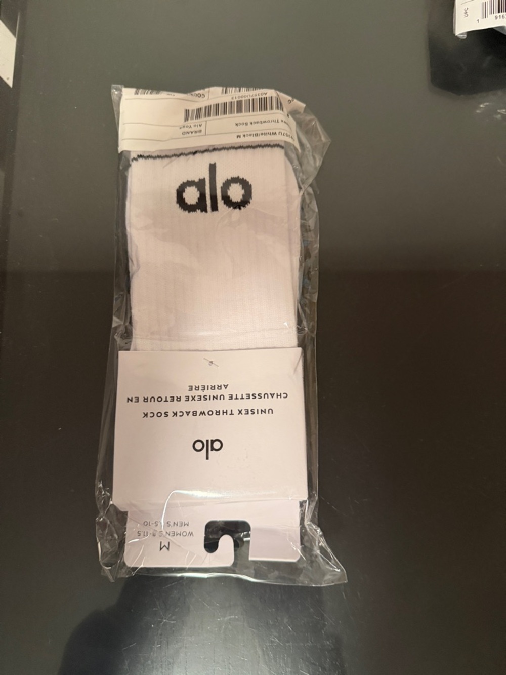 ALO Yoga White throwback Socks with Subtle Black Tag